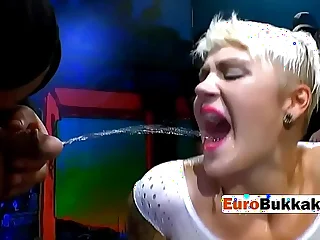 Short haired milf gets a extent be incumbent on jizz